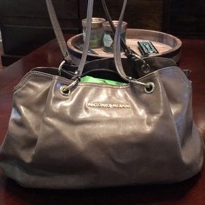 Antonio Melani Gray Leather hand bag. Beautiful!